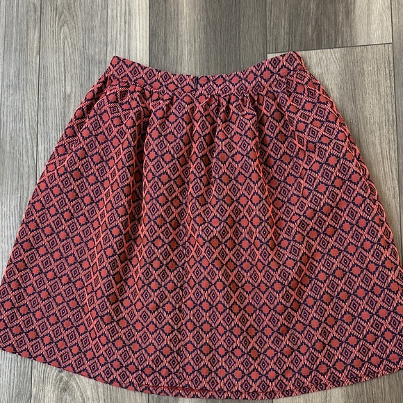 Geometric Patterned Pink Skirt - Picture 4 of 6
